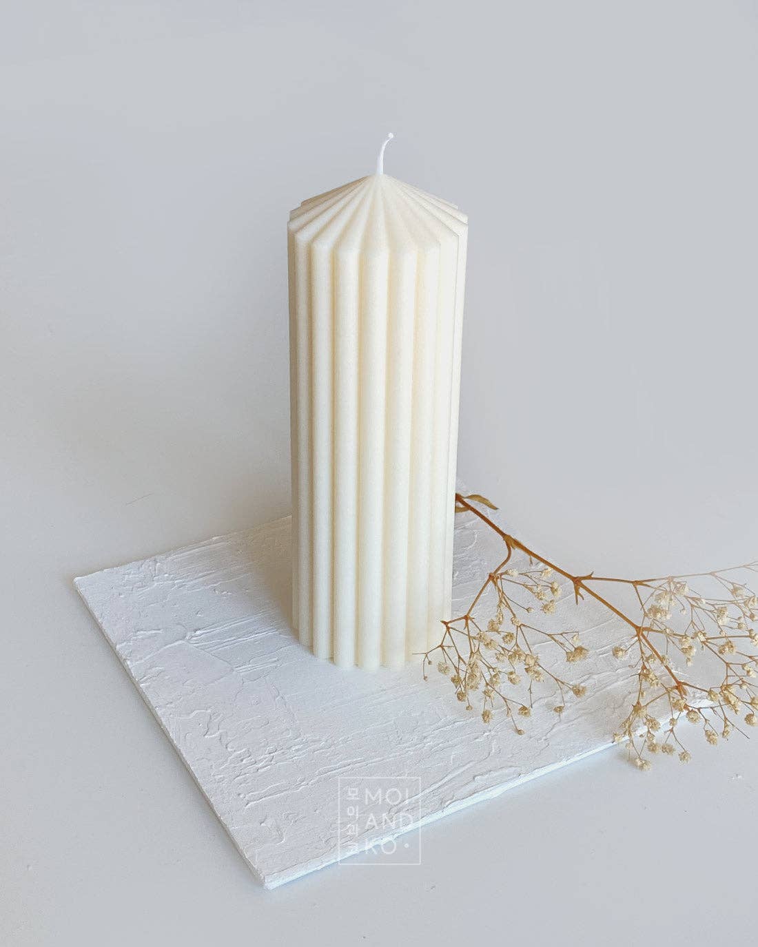 Sculptural Minimalist Candle