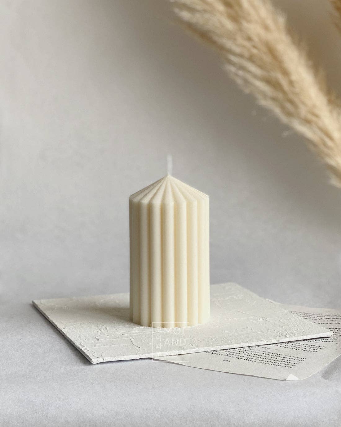 Sculptural Minimalist Candle